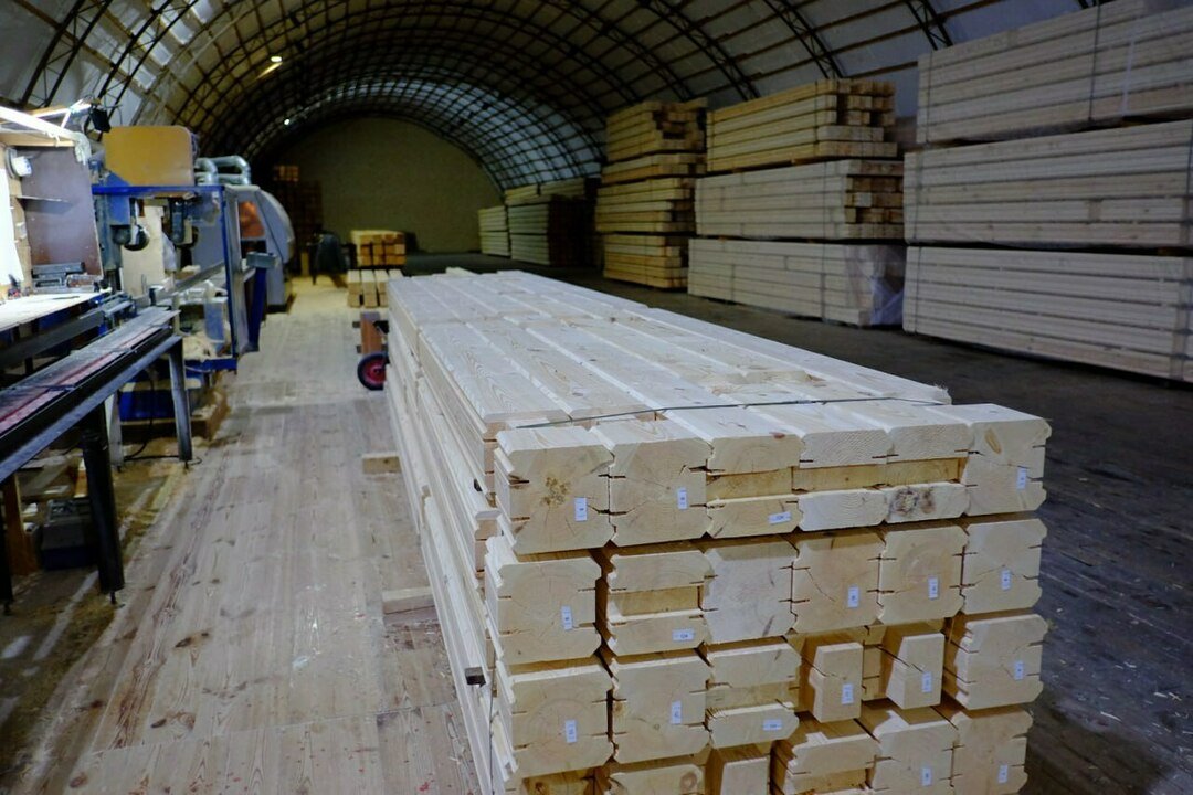 Кировский лесопромышленный комбинат задолжал работникам более миллиона рублей