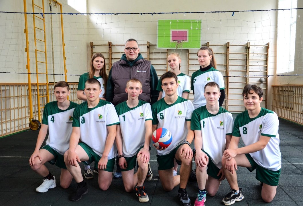 В год 100-летия российского волейбола агрохолдинг «Дороничи» помогает развитию спорта на Вятской земле