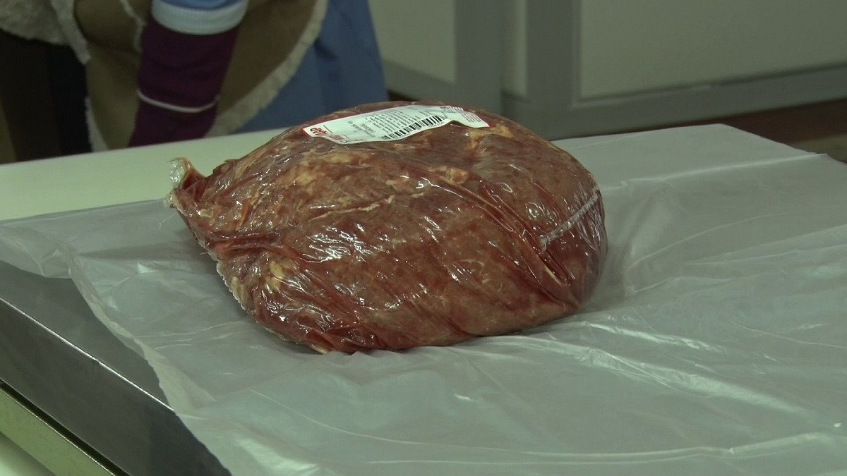 В Советске мясокомбинат превратил 45 кг мясной говяжьей обрези в 225 кг классического шницеля