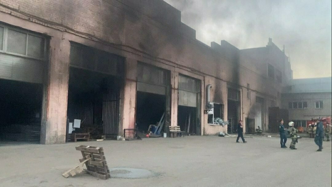 В Кирове горели производственные цеха. Пострадали 4 человека