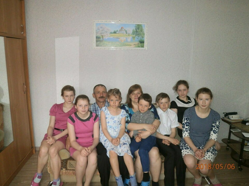 Приемная семья Нестеровых из Белохолуницкого района внесла вклад в воспитание 10 детей
