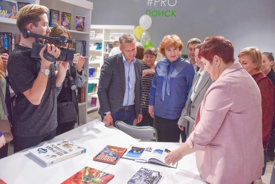 Кировские газовики подарили Вятскополянской районной библиотеке новые книги и подписку на периодические издания