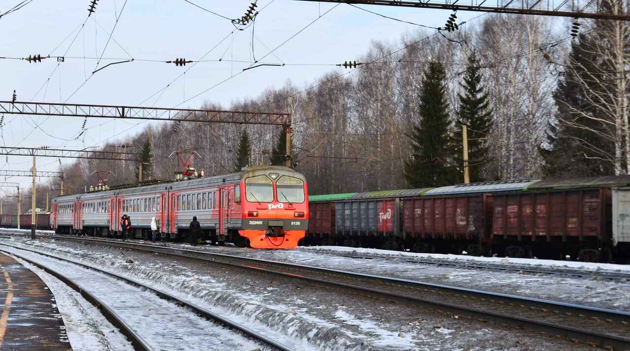 Пригородный поезд Нижнекамск Ижевск. Кировская область поезд. Просница шлаковая. Просница сверху.