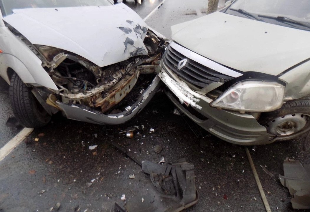 В Орловском районе на трассе столкнулись три автомобиля