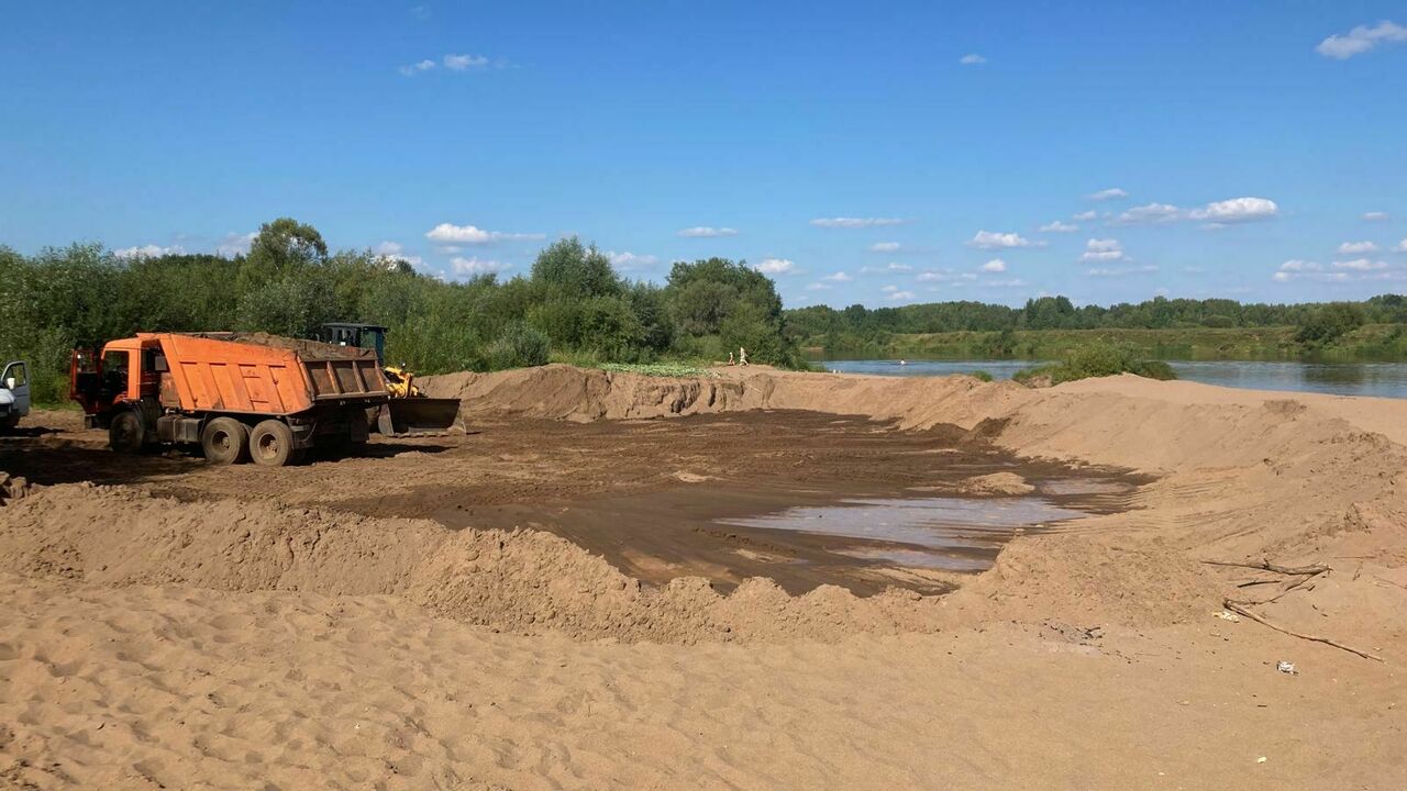 В Котельничском районе незаконно добывали песок