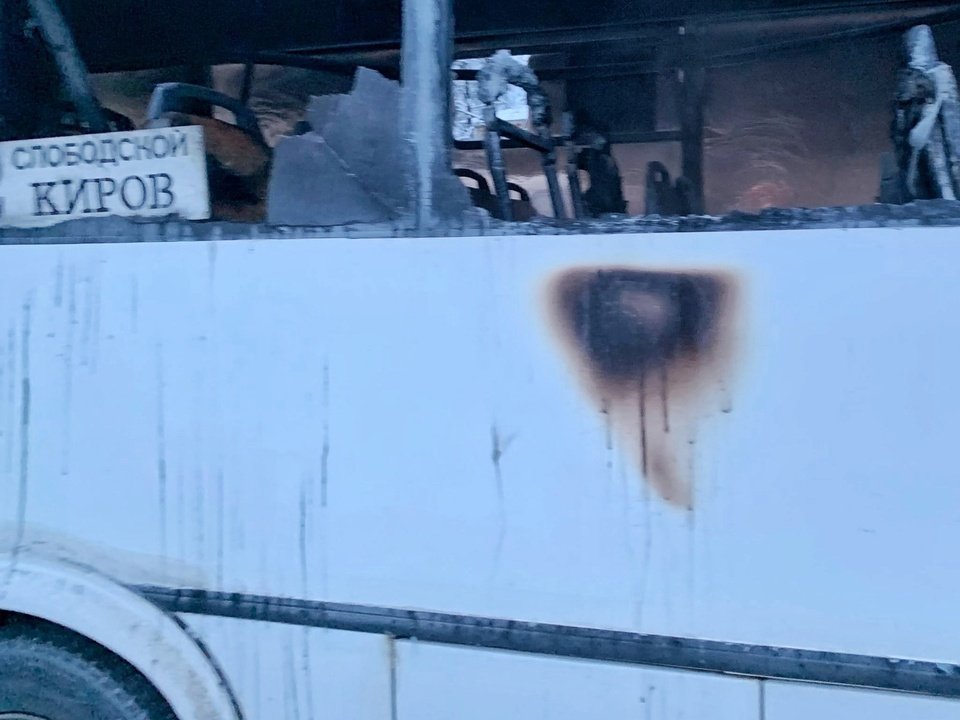 В Слободском сгорел автобус