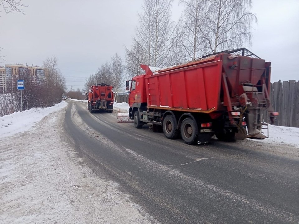 В Кирове устраняют последствия снегопада на магистральных улицах