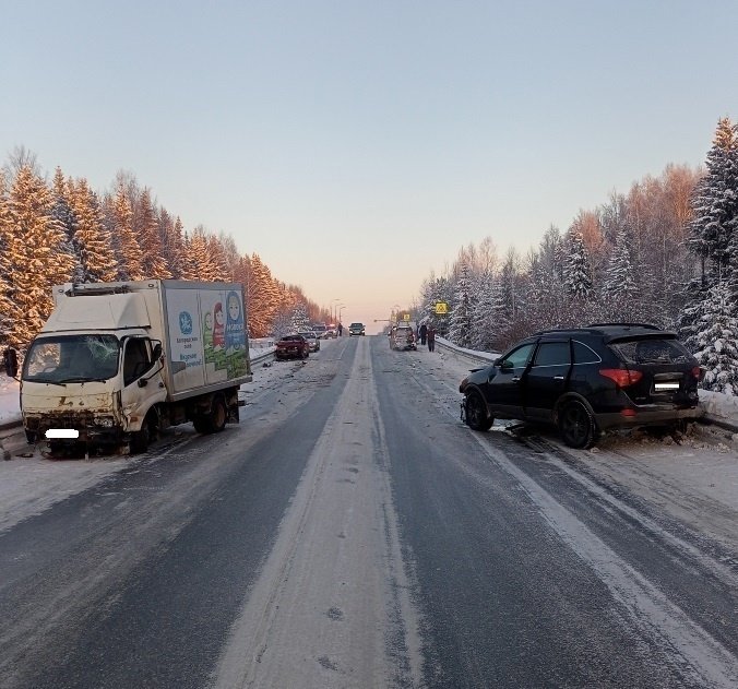 В Кирово-Чепецком районе на трассе столкнулись пять автомобилей