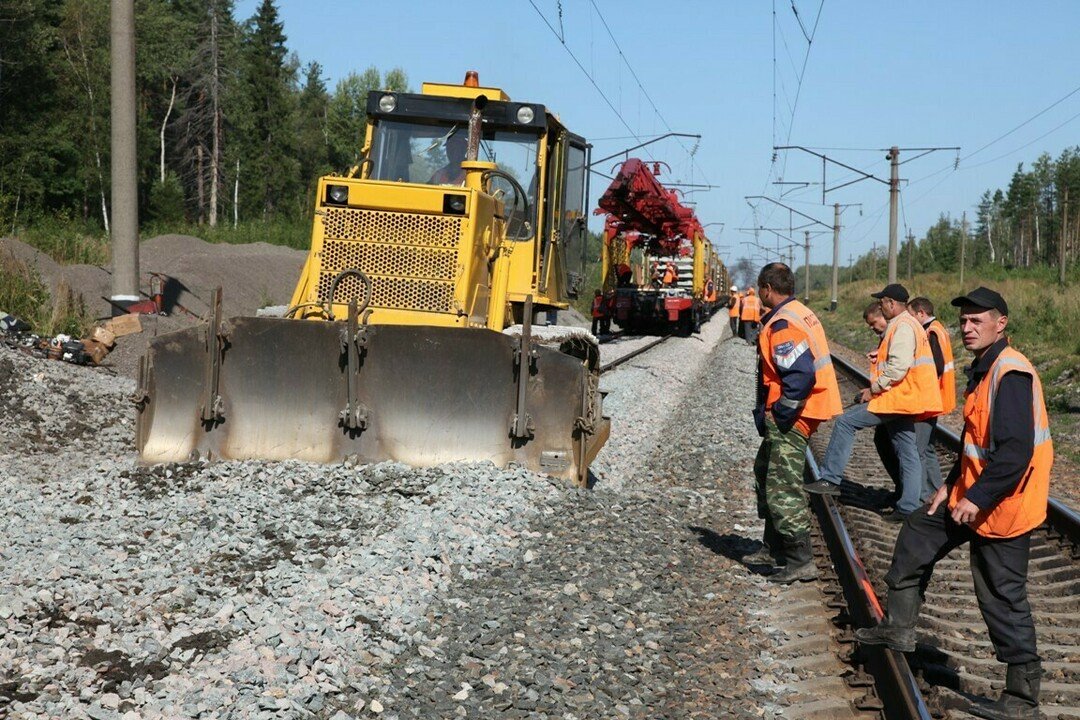 В Кировской области ремонтируют не только автомобильные дороги, но и железнодорожные