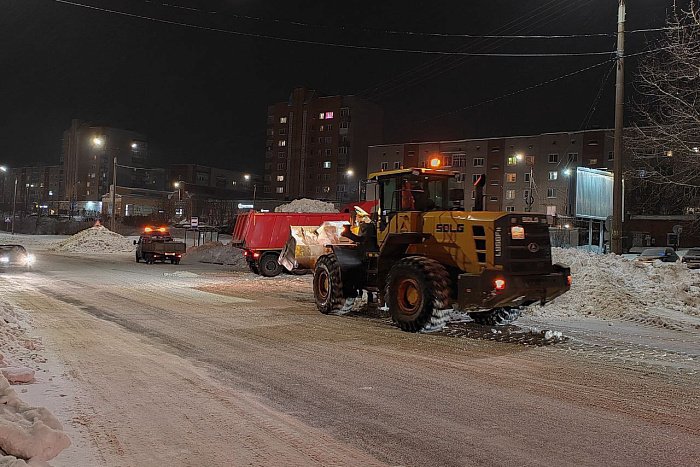 В Кирово-Чепецке началась уборка улиц от снега