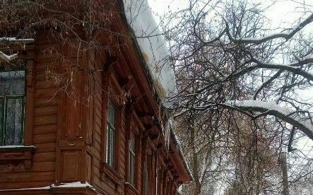 В Первомайском районе каждая пятая крыша не очищена от снега и сосулек