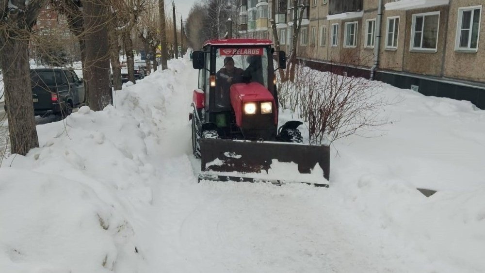 В первый день весны Киров завалило снегом