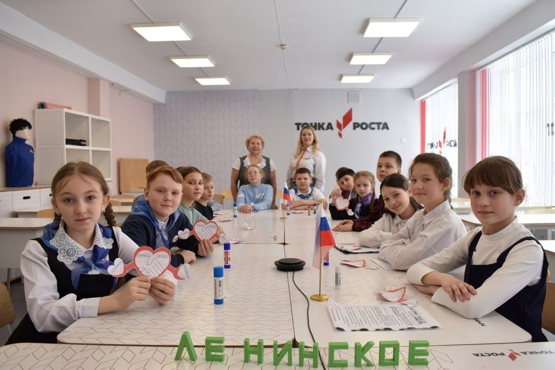 В честь воссоединения Крыма с Россией в школах области проходят различные мероприятия