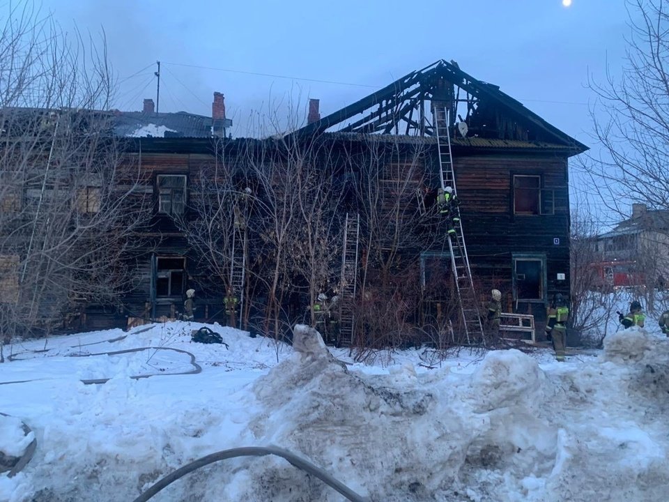 В Кирове дети случайно сожгли заброшенный дом