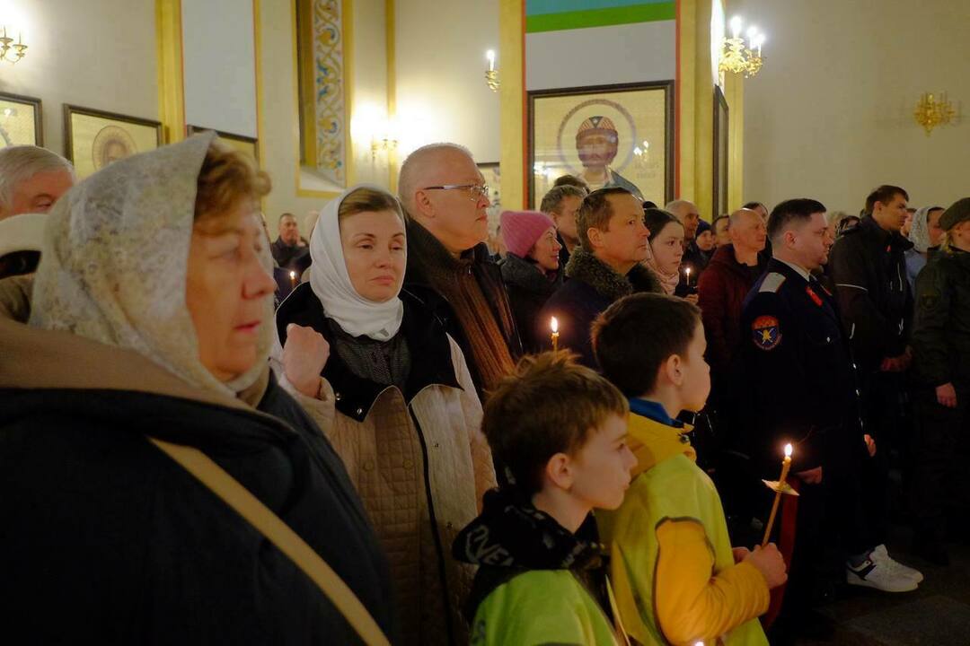
        Александр Соколов поздравил православных кировчан с праздником Пасхи
      