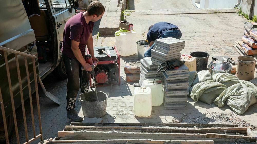 
        В Кирове на ремонт лестниц потратят 14 млн рублей
      