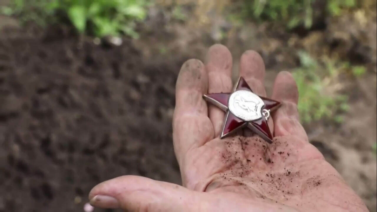 
        Жительница Владикавказа нашла на своем садовом участке Орден Красной Звезды, которым был награжден уроженец Кировской области
      