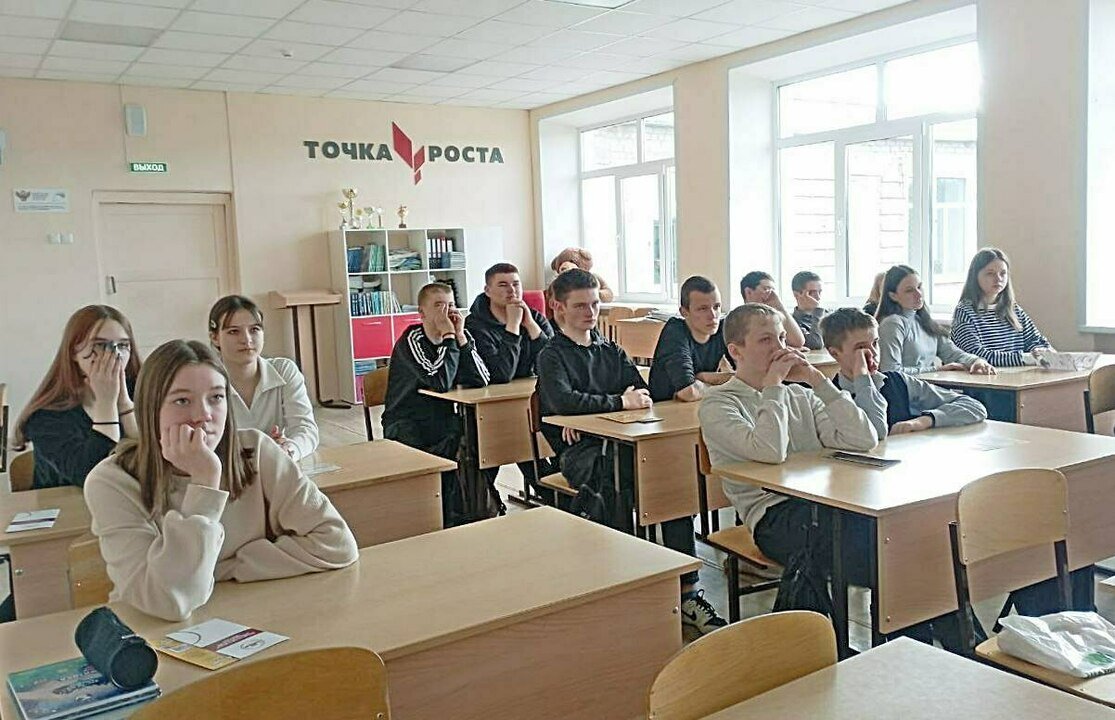 Разговор о Профессионалитете Вятского ГАТУ (12+) в школе села Среднеивкино