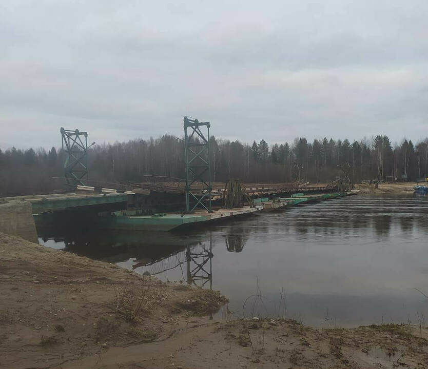 Наплавной мост через реку Луза открыли для движения