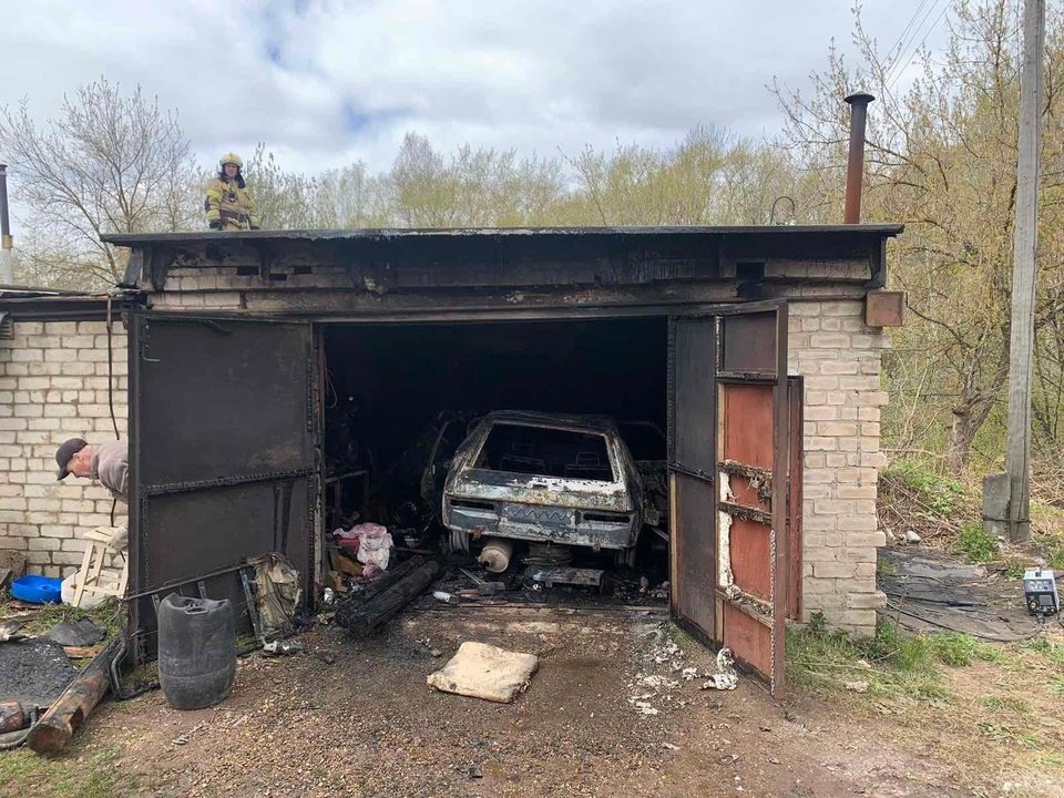 Кировчанин во время сварочных работ спалил гараж и автомобиль
