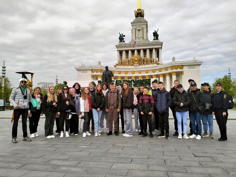 Школьники Кировской области продолжают знакомиться с достижениями России