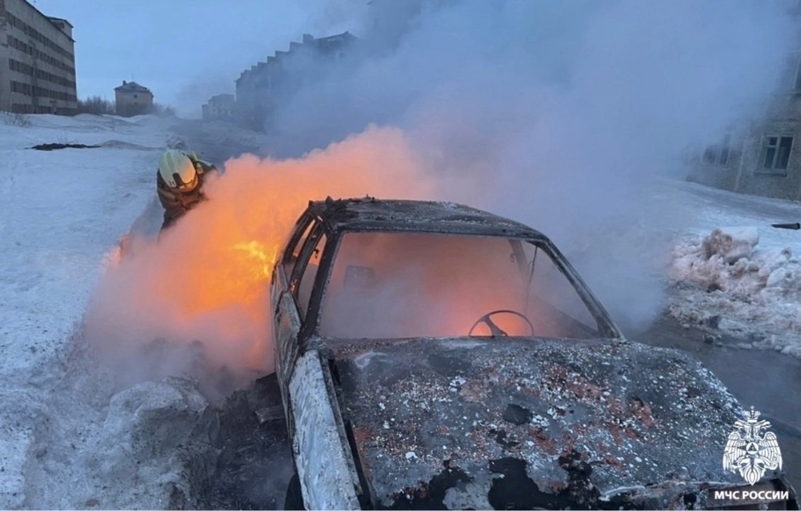 В Воркуте сгорел автомобиль | 22.05.2024 | Сыктывкар - БезФормата