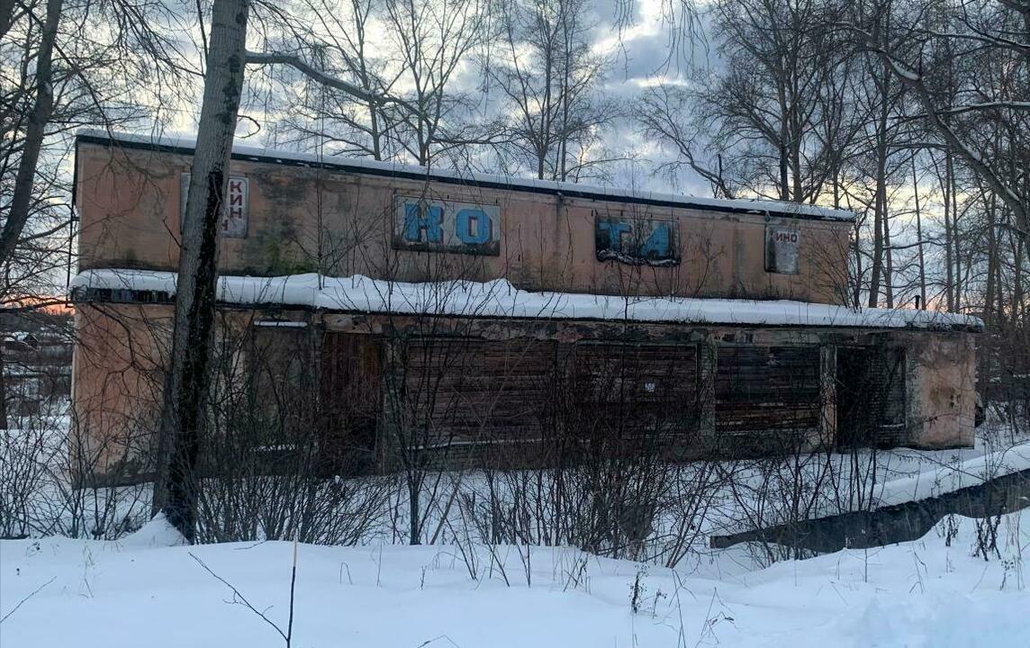 Заброшенный кинотеатр в Верхнекамском районе, в котором пострадал ребенок, наконец-то снесли