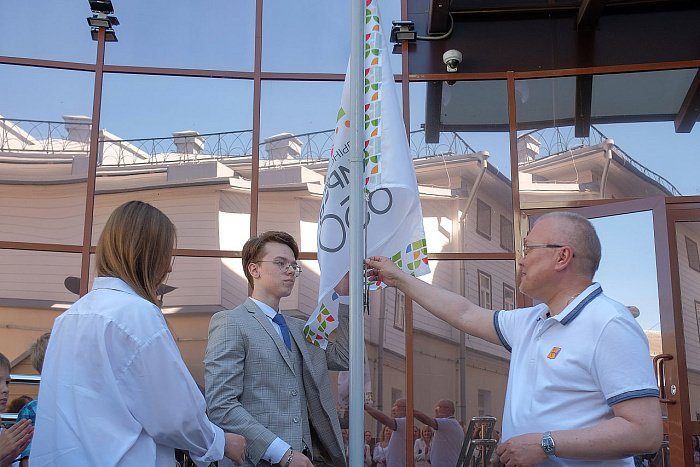 Над Кировом поднялись 650 флагов 650-летия города