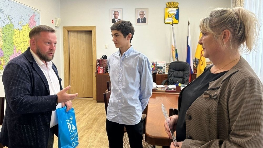 Юного спасателя из Кирова наградили за помощь ребенку