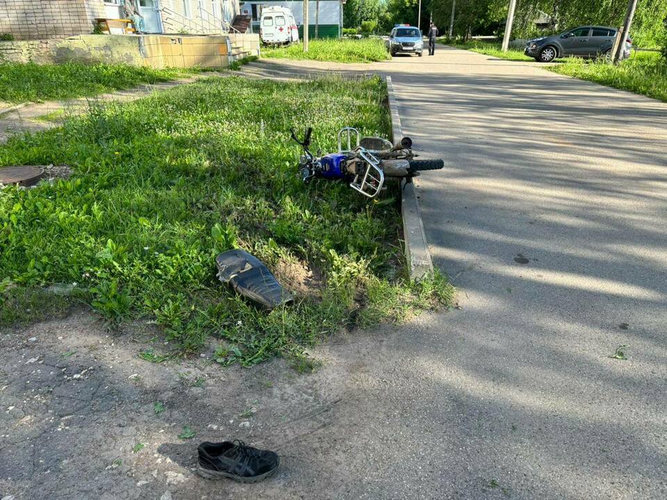В Лебяжье 18-летний водитель мопеда выпал из седла и потерял ботинок