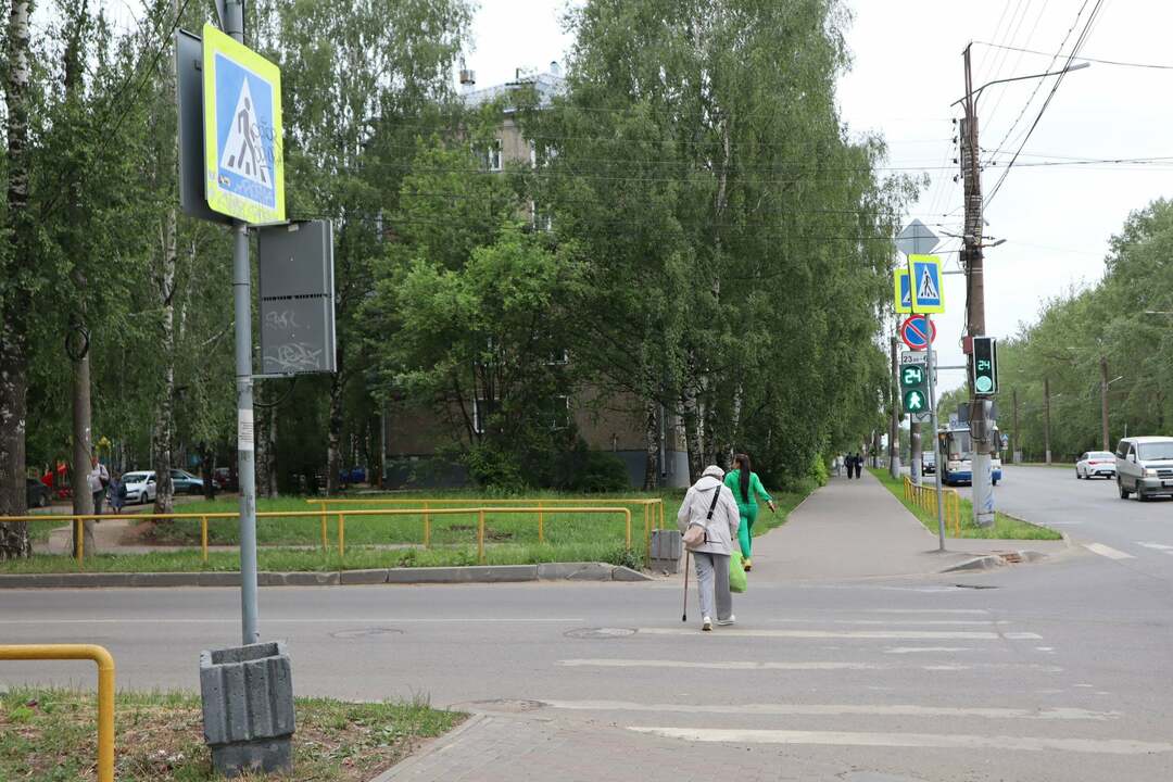 В Кирове инвалиды по зрению рискуют на перекрестке улиц Некрасова и Попова
