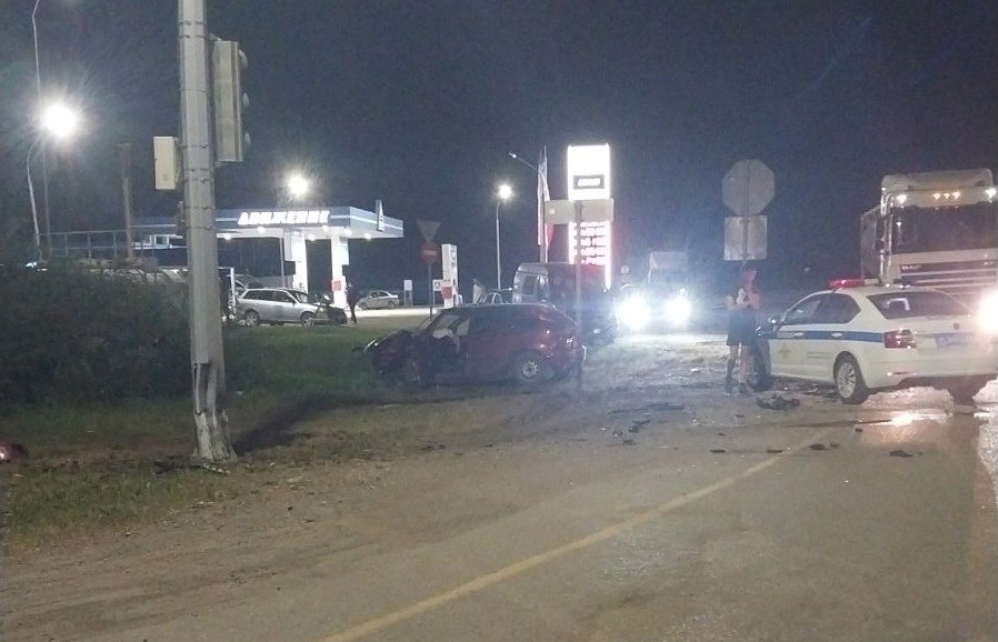 В Яранском районе погиб водитель «Форд Фокуса» после наезда на светофор
