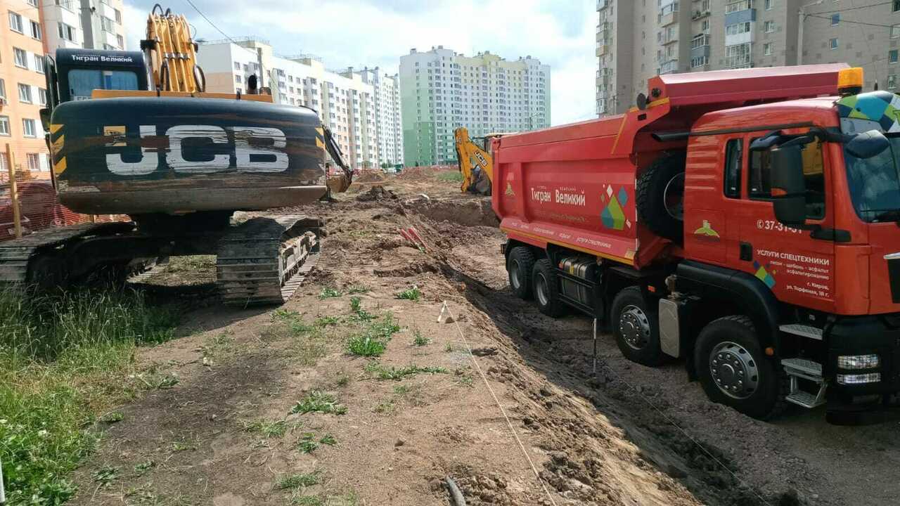 Строительство улицы Торфяной в Озерках: от бетонных плит до ровного асфальта