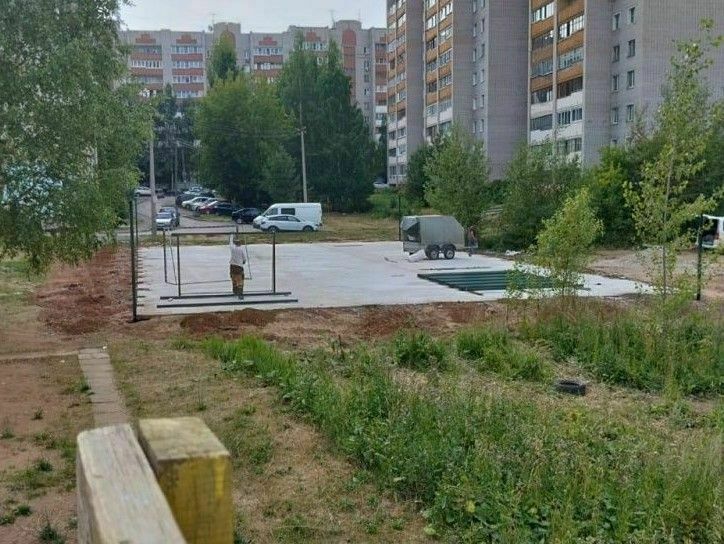 Во дворе дома на Кольцова появится спортплощадка с резиновым покрытием