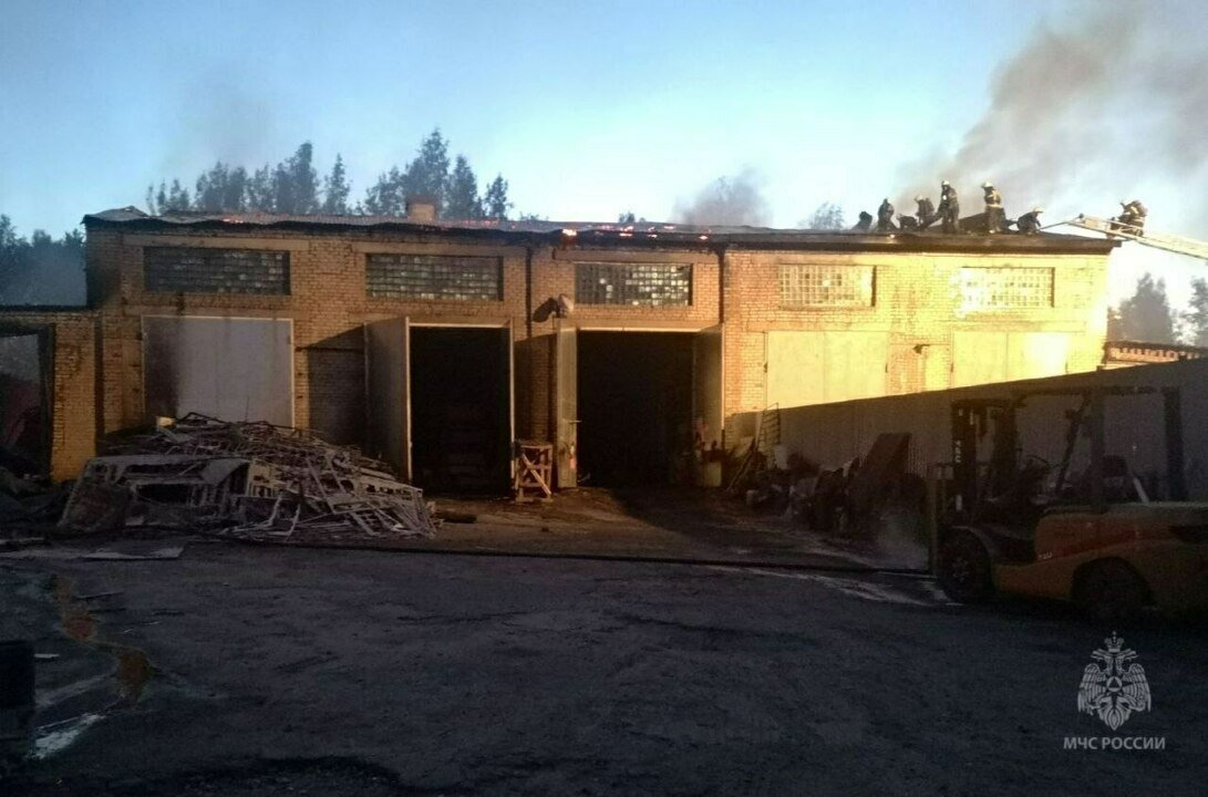В Кирове произошёл пожар в гаражных боксах