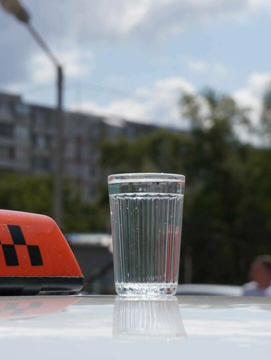 Кировским таксистам налили стакан