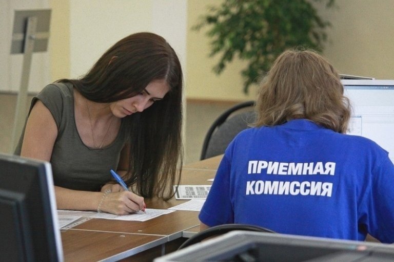 В техникумах и колледжах Кировской области продолжается приемная кампания