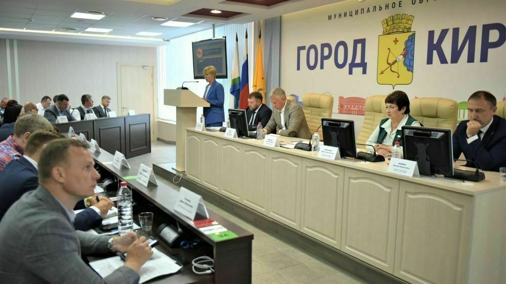 Елена Ковалева: Депутаты представляют интересы горожан в органах власти