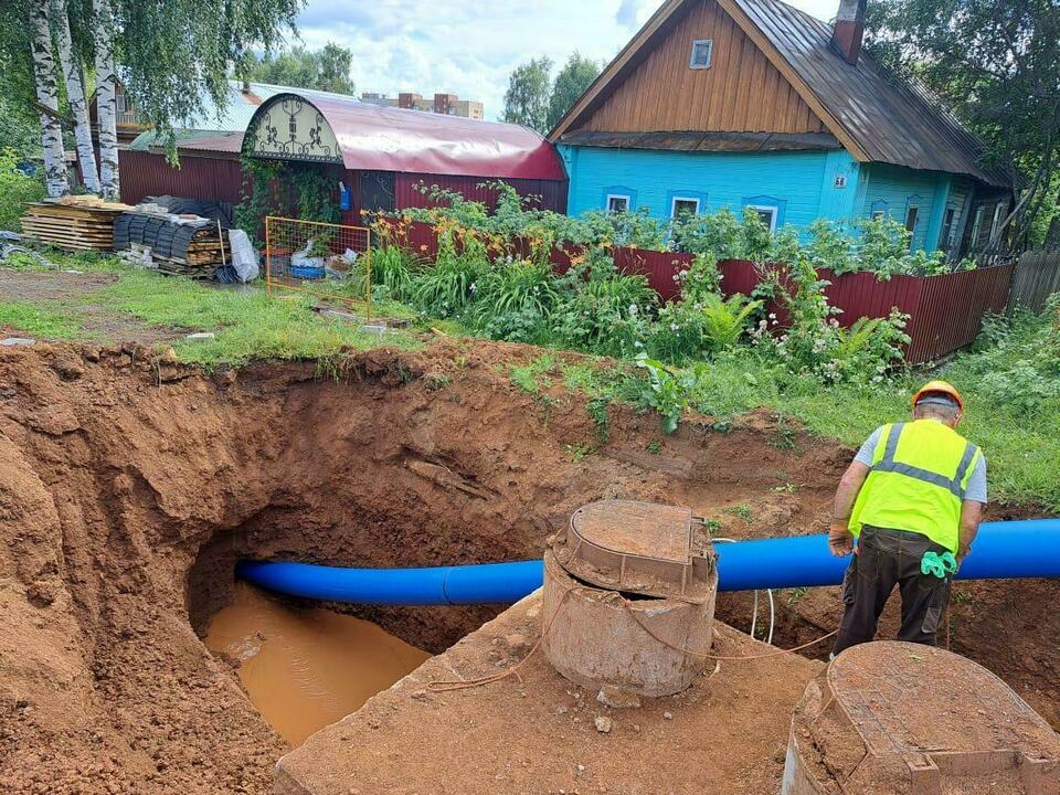 «Водоканал» прокладывает сети водоснабженияна улице Полевой в Ганино