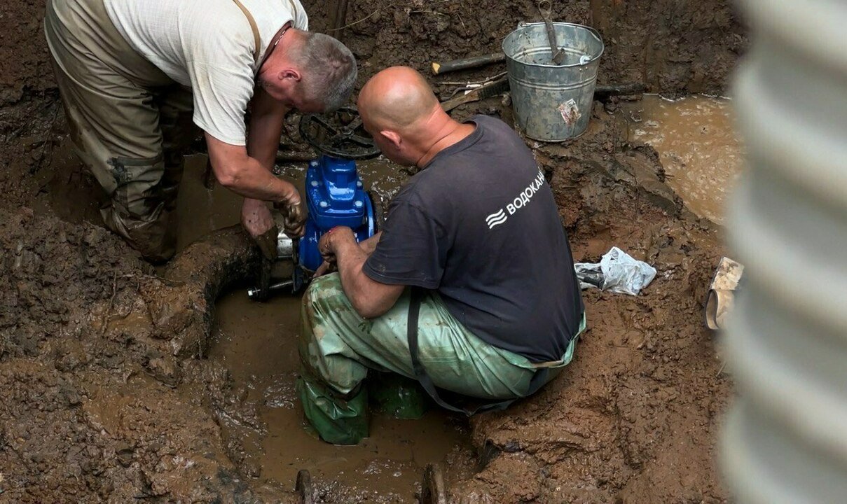 «Водоканал» ставит новые задвижки в районе станции Цапели мкрн. Лянгасово