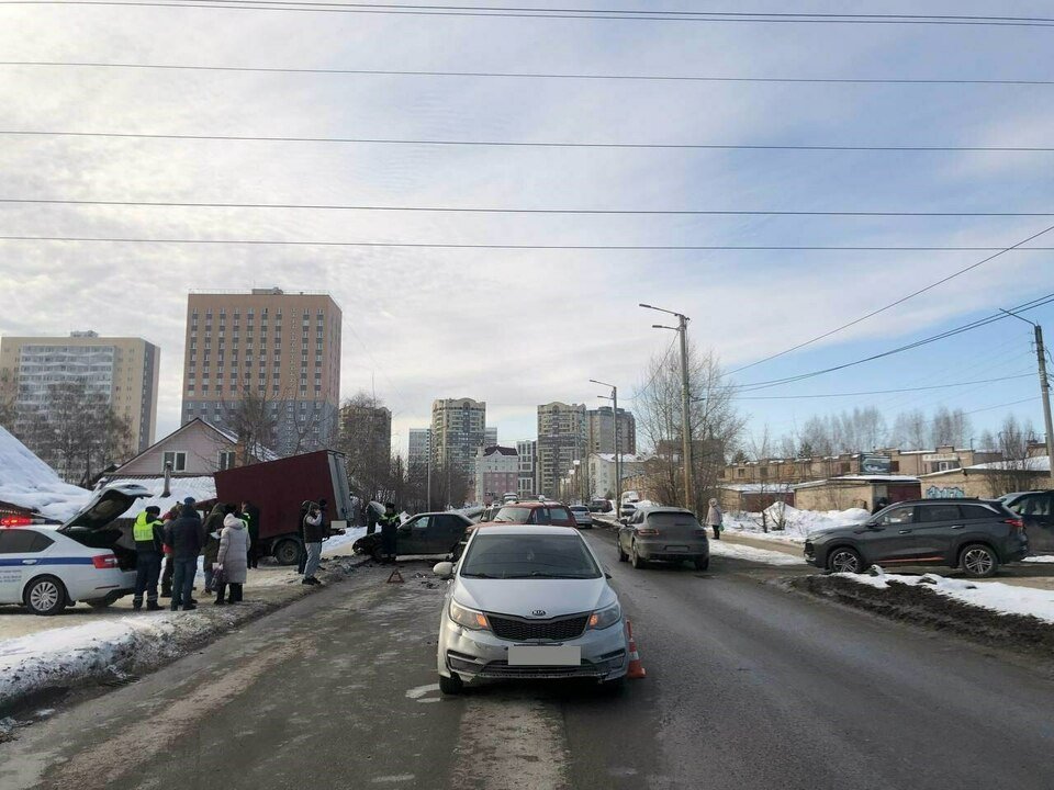 На Энтузиастов столкнулись 5 автомобилей