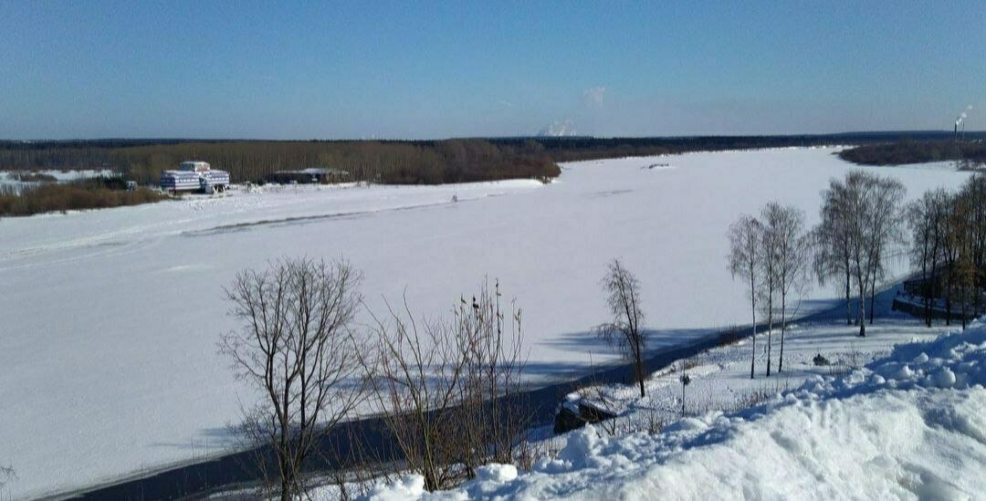 В Кирове на набережной дети провалились под лед