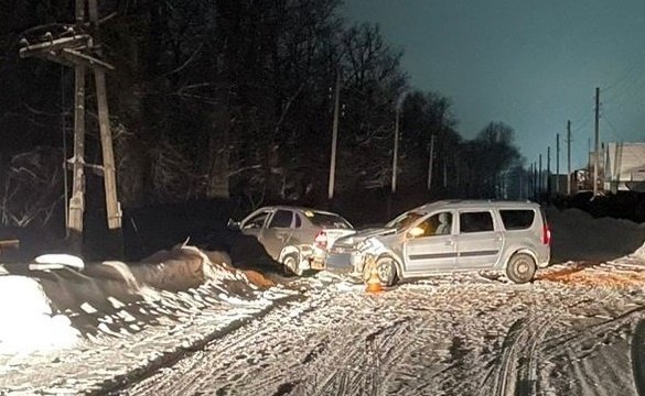 В Красной Поляне «Ларгус» и «Калина» не поделили дорогу