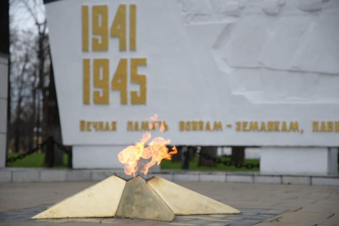 80 Вечных огней одновременно зажглись сегодня в рамках Всероссийской акции «Храним огонь Победы»