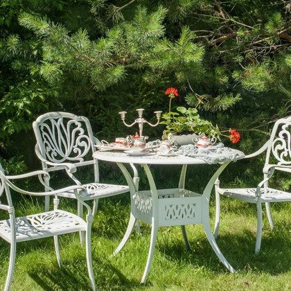 фото: https://joycom.ru/mebel-dlya-terrasy/mebel-iz-metalla/mebel-iz-litogo-alyuminiya/